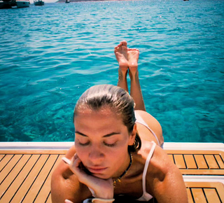 Valentina Pahde feet photo thumbnail