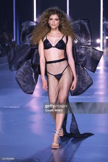 Valentina Sampaio feet photo 1