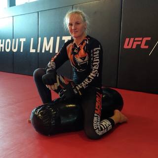 Valentina Shevchenko feet photo thumbnail