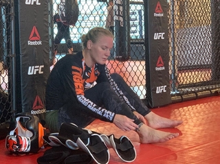 Valentina Shevchenko feet photo thumbnail