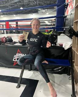 Valentina Shevchenko feet photo thumbnail