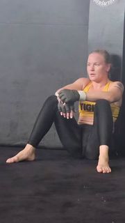 Valentina Shevchenko feet photo thumbnail