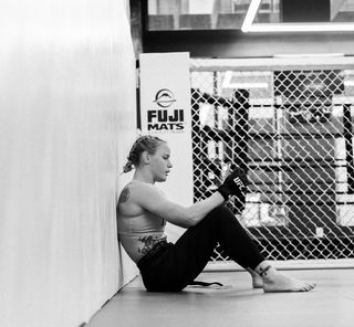 Valentina Shevchenko feet photo thumbnail