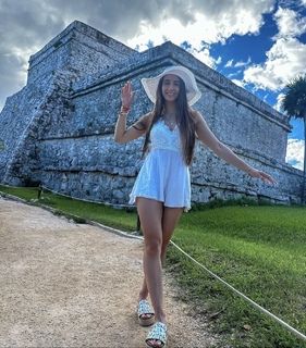 Valentina Toro feet photo 1