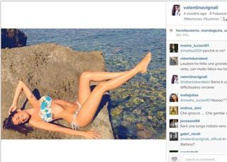 Valentina Vignali feet photo thumbnail