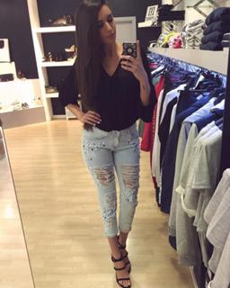 Valentina Vignali feet photo thumbnail