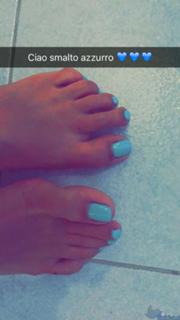 Valentina Vignali feet photo thumbnail