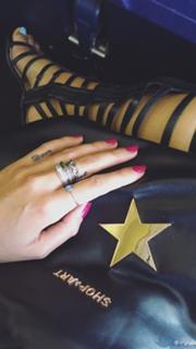 Valentina Vignali feet photo thumbnail