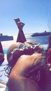 Valentina Vignali feet photo thumbnail