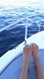 Valentina Vignali feet photo thumbnail