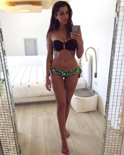 Valentina Vignali feet photo thumbnail