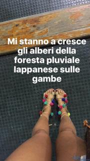 Valentina Vignali feet photo thumbnail