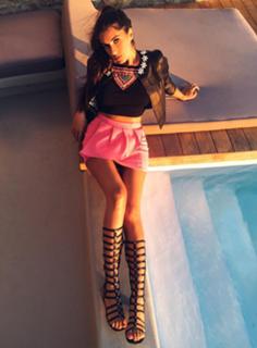 Valentina Vignali feet photo thumbnail