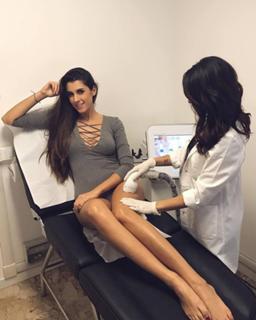 Valentina Vignali feet photo thumbnail