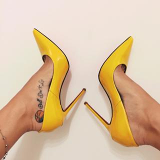 Valentina Vignali feet photo thumbnail