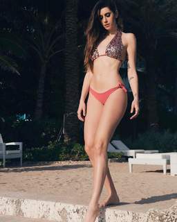 Valentina Vignali feet photo thumbnail