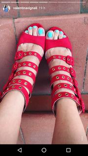 Valentina Vignali feet photo thumbnail