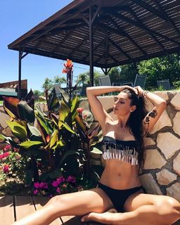 Valentina Vignali feet photo thumbnail