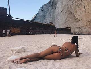 Valentina Vignali feet photo thumbnail