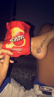 Valentina Vignali feet photo thumbnail