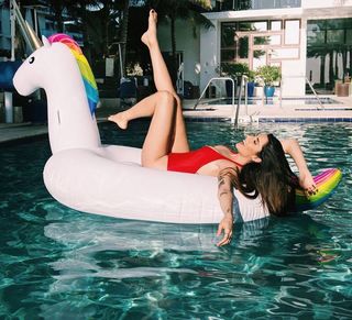 Valentina Vignali feet photo thumbnail