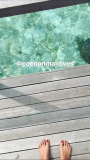 Valentina Vignali feet photo thumbnail
