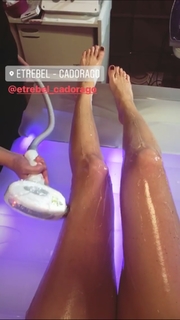 Valentina Vignali feet photo thumbnail