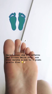 Valentina Vignali feet photo thumbnail