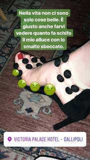 Valentina Vignali feet photo thumbnail