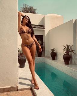 Valentina Vignali feet photo thumbnail