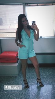 Valentina Vignali feet photo thumbnail