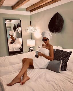 Valentina Vignali feet photo thumbnail
