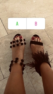 Valentina Vignali feet photo thumbnail
