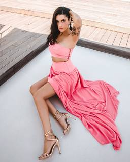 Valentina Vignali feet photo thumbnail