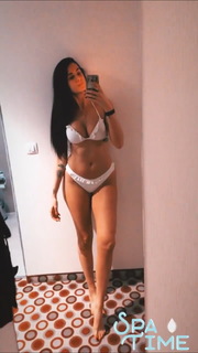 Valentina Vignali feet photo thumbnail