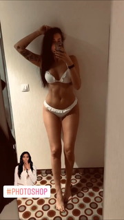 Valentina Vignali feet photo thumbnail