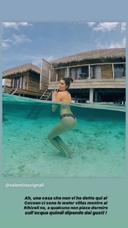 Valentina Vignali feet photo thumbnail
