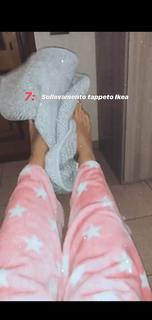 Valentina Vignali feet photo thumbnail