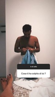 Valentina Vignali feet photo thumbnail