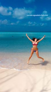 Valentina Vignali feet photo thumbnail