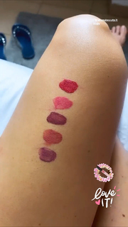 Valentina Vignali feet photo thumbnail
