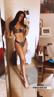 Valentina Vignali feet photo thumbnail