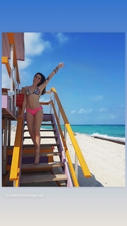 Valentina Vignali feet photo thumbnail