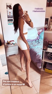 Valentina Vignali feet photo thumbnail