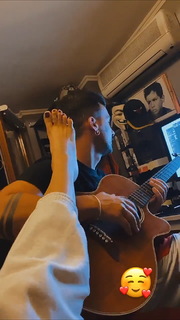 Valentina Vignali feet photo thumbnail