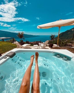 Valentina Vignali feet photo thumbnail