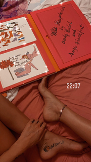 Valentina Vignali feet photo thumbnail