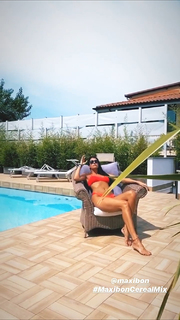 Valentina Vignali feet photo thumbnail