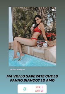 Valentina Vignali feet photo thumbnail