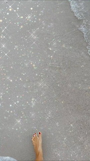 Valentina Vignali feet photo thumbnail